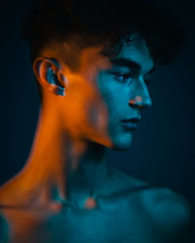 slow shutter gelled lighting portrait of male model | Portrait photography men, Male portrait, Portrait lighting