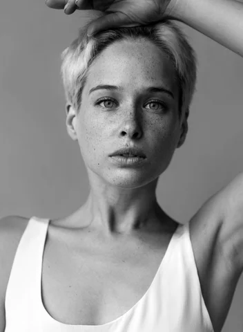 Chloe | Profil, Agence de comédiens-mannequins pour la publicité à Paris