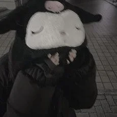 酷洛米玩偶遮脸