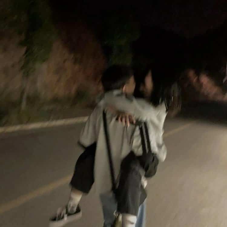 路灯下抱抱 · 配套头像 · 左图