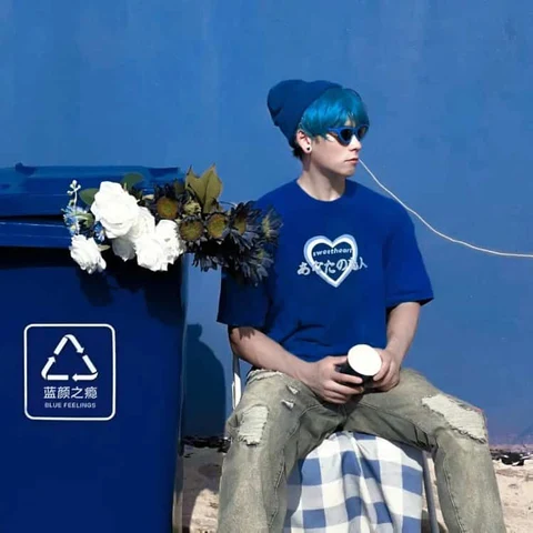 Matching Blue Outfits on a City Date — Matching Avatars · Right