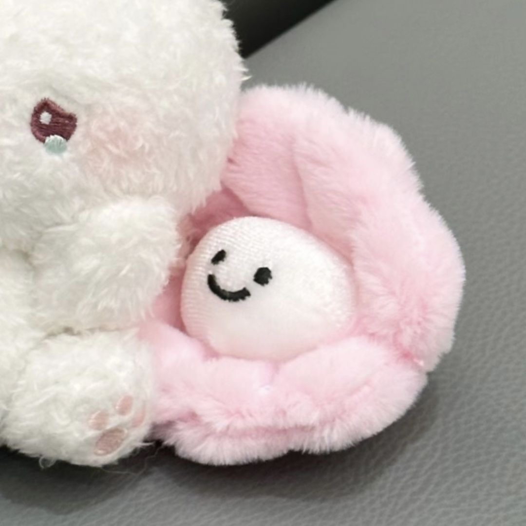 White and Pink Bunny Plush Cuddles — Matching Avatars · Derecha