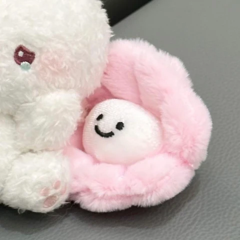 White and Pink Bunny Plush Cuddles — Matching Avatars · Derecha