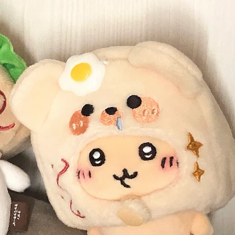 Plush Friends in Fried-Egg and Lettuce Hats — Matching Avatars · Izquierda