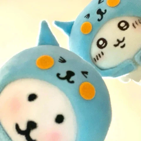 Plush Friends in Blue Dinosaur Suits — Matching Avatars · Derecha