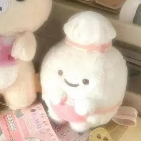 Plush Friends in Bunny-Ear Hats — Matching Avatars · Derecha