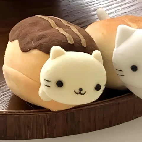 Bread-Shaped Cats Cuddling Together — Matching Avatars · Izquierda