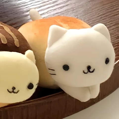 Bread-Shaped Cats Cuddling Together — Matching Avatars · Derecha