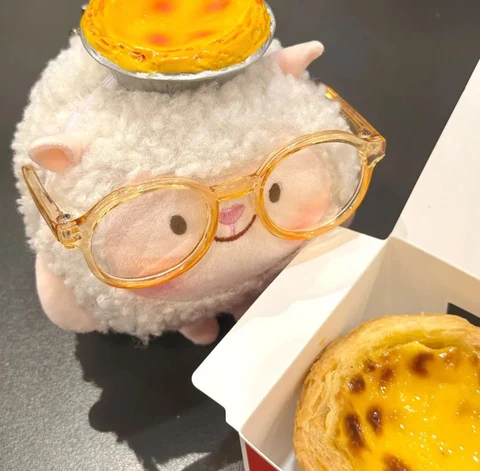 Glasses-Wearing Bear Plushies with Little Pies — Matching Avatars · Izquierda