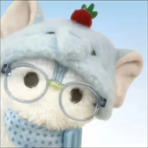 Strawberry-Hat Cat Plushies in Glasses — Matching Avatars · Izquierda