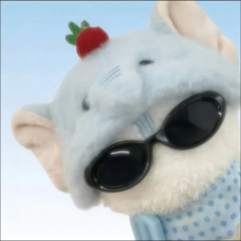 Strawberry-Hat Cat Plushies in Glasses — Matching Avatars · Derecha
