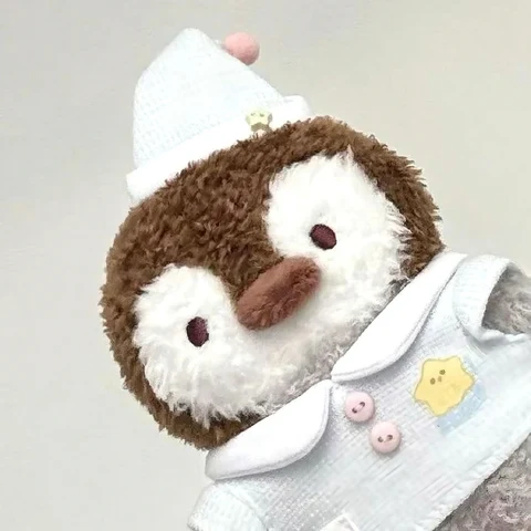Little Penguin Plush in Soft Hats — Matching Avatars · Derecha