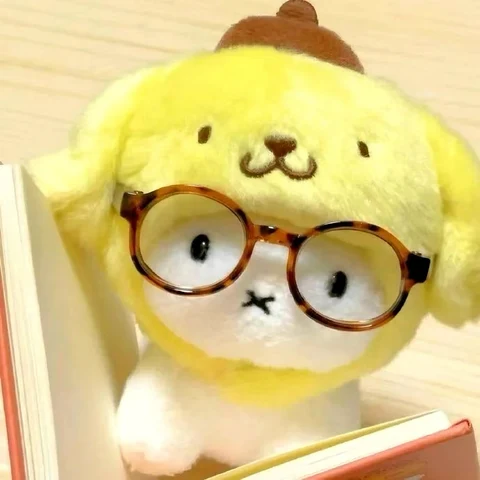 Hello Kitty & Pompompurin — Reading in Glasses · Derecha