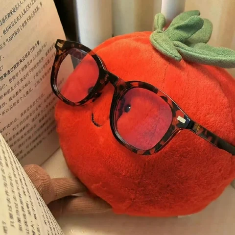 Pumpkin and Strawberry Plushies in Glasses — Matching Avatars · Derecha