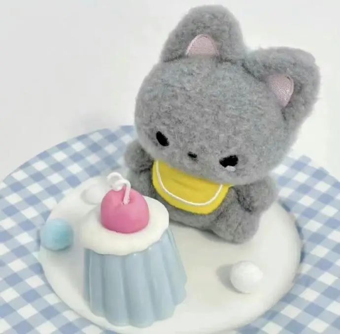 Bunny and Cat Plushies at Afternoon Tea — Matching Avatars · Derecha