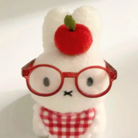 Miffy — Apple Hats and Red Glasses · Derecha