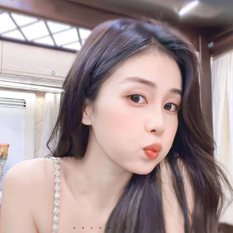 Long Hair and Pearls · S270
